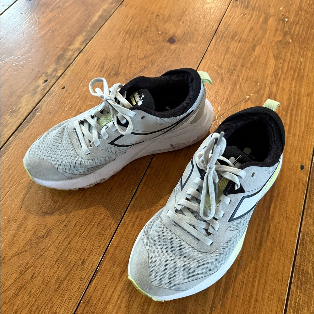 Diadora Athletic Shoe - Size 10 Women’s